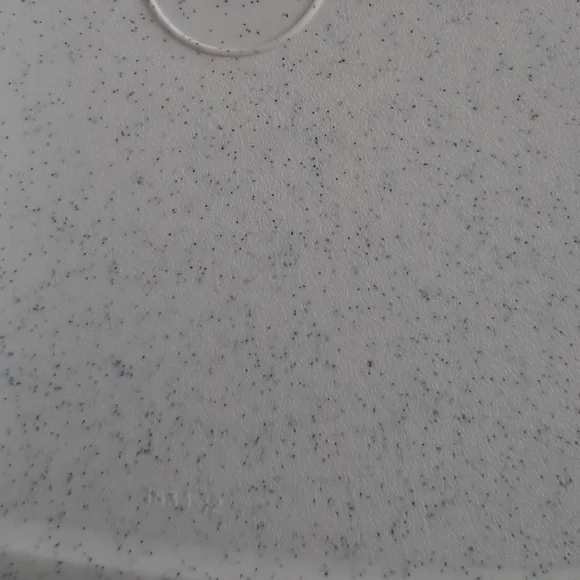 Tupperware Set of Square White Plates - Picture 7 of 12